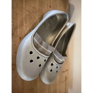 Crocs Alice Mary Jane Silver Metallic Flats Shoes Womens Size 7 Comfort Slip On